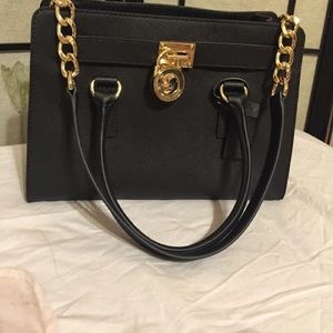 MK MEDIUM HAMILTON HANDBAG W/GOLD HARDWARE
